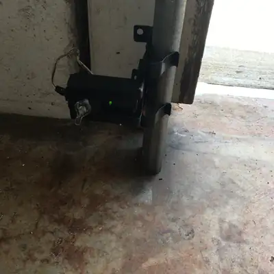 Safety sensor on the door track